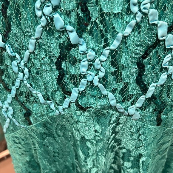 1980s does 1920s Vintage Turquoise Lace and Sequins Formal Dress size 14. - Picture 3 of 9